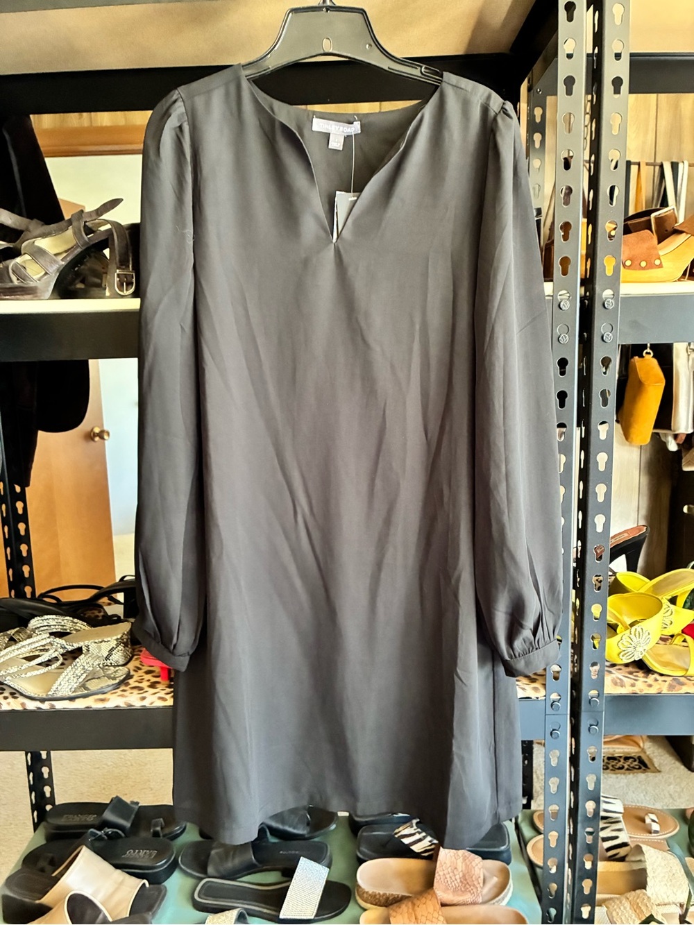 Tinley Road Black Long-Sleeve V-Notch Shift Dress